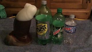 Толстая баба в колготках трахает анальную дырку дилдо перед камерой